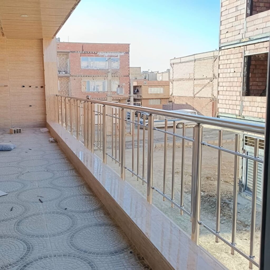نرده راه پله فلزی با طراحی داخلی خانه