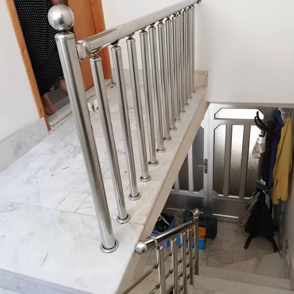 نرده استیل بالکن با سطح براق نرده استیل بالکن با سطح براق