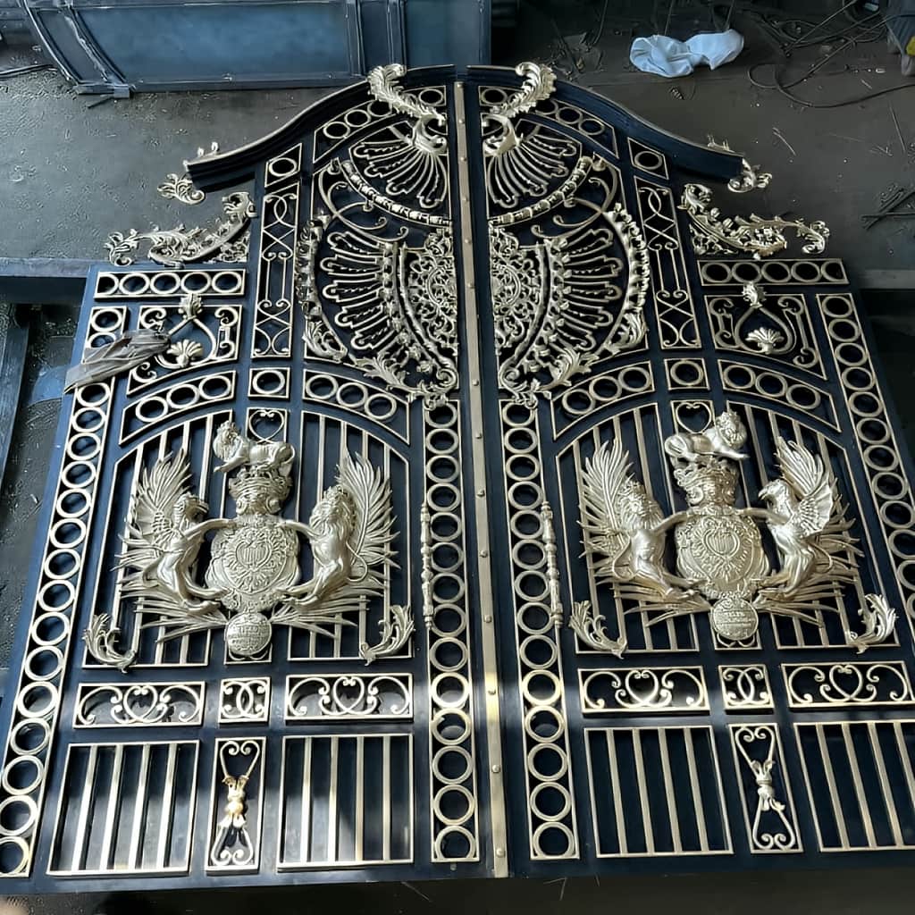 درب دو لنگه حیاط با اتصالات مقاوم
