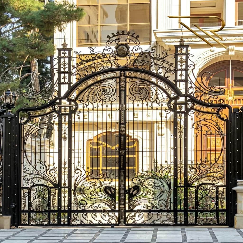 درب آهنی مناسب حیاط ساختمان