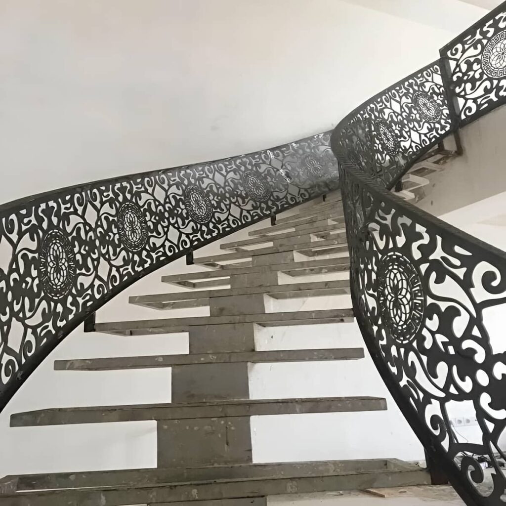 نرده فرفورژه راه پله فلزی مقاوم