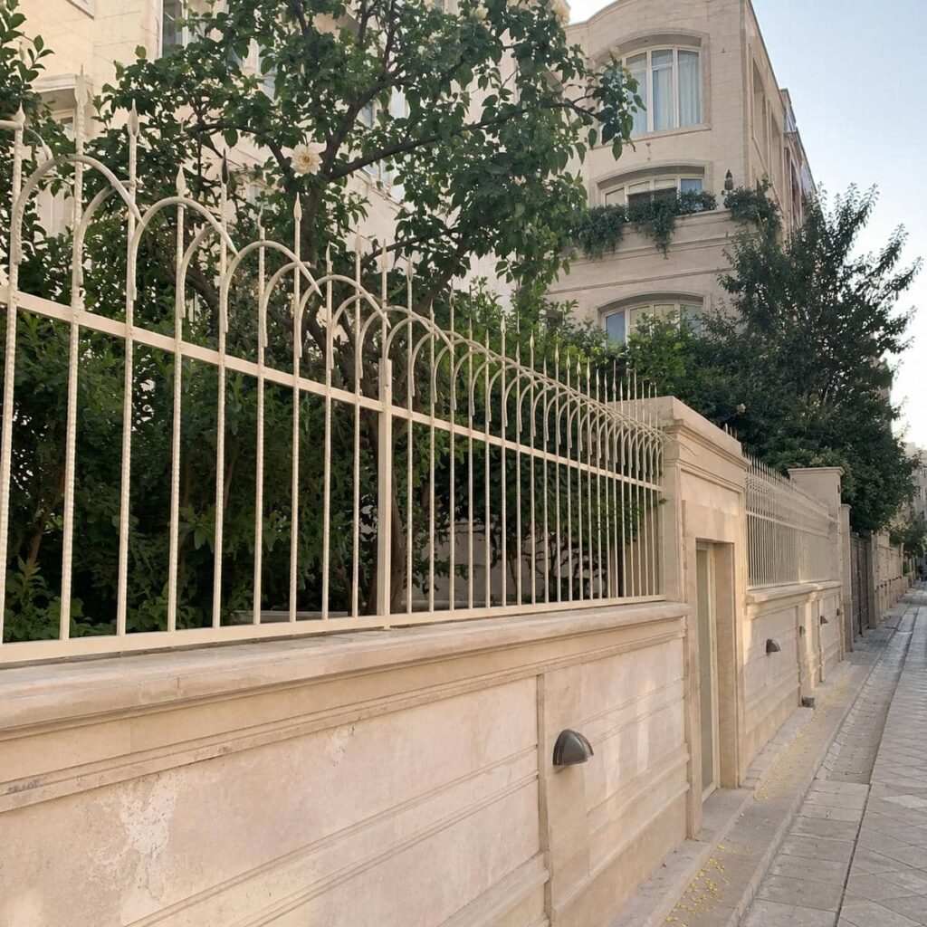 حفاظ سرنیزه ای فلزی ساختمان مسکونی