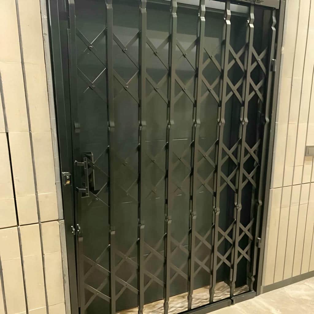 حفاظ آکاردئونی ورودی منزل با طرح جمع شونده