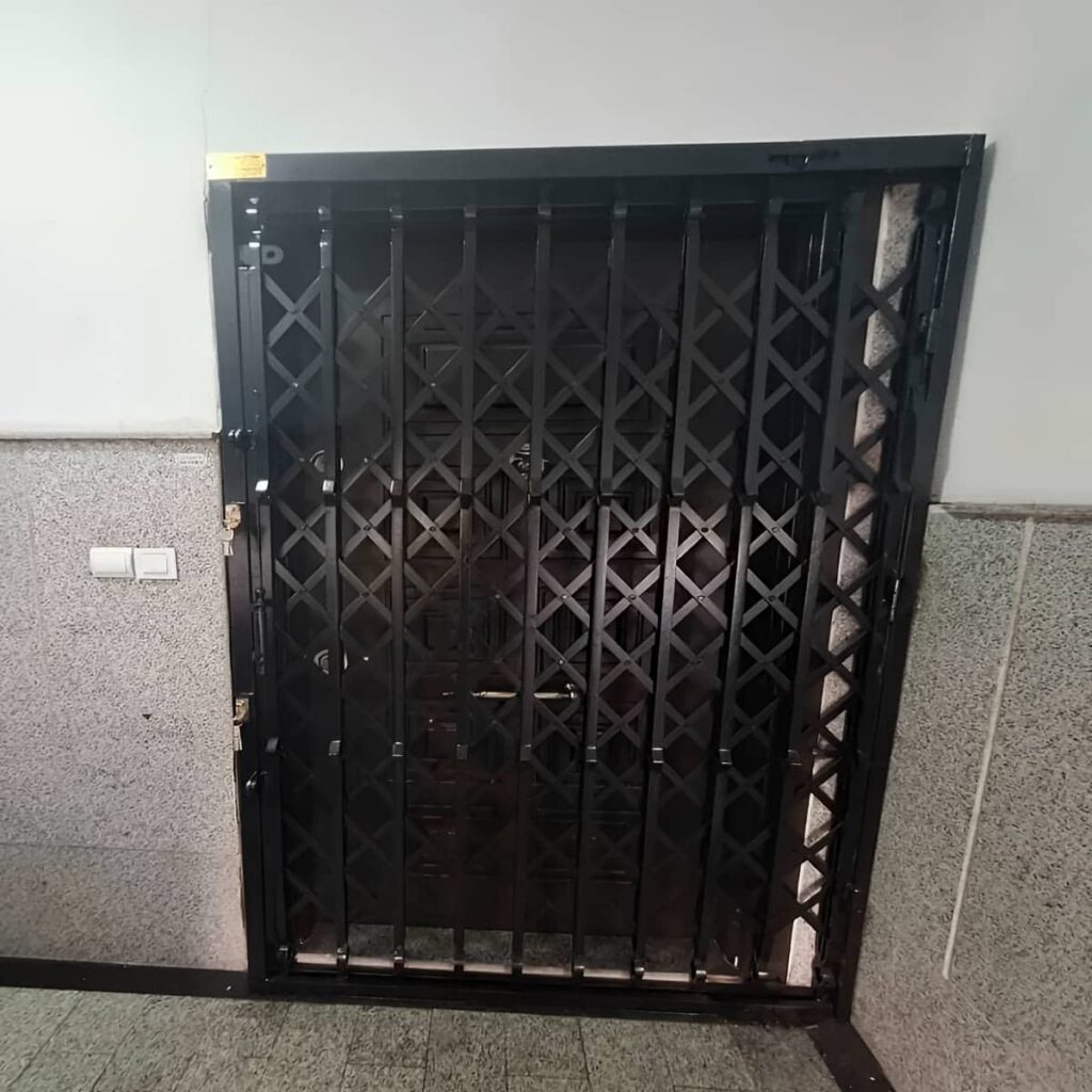 حفاظ درب آکاردئونی زاهدان ورودی آپارتمان فلزی