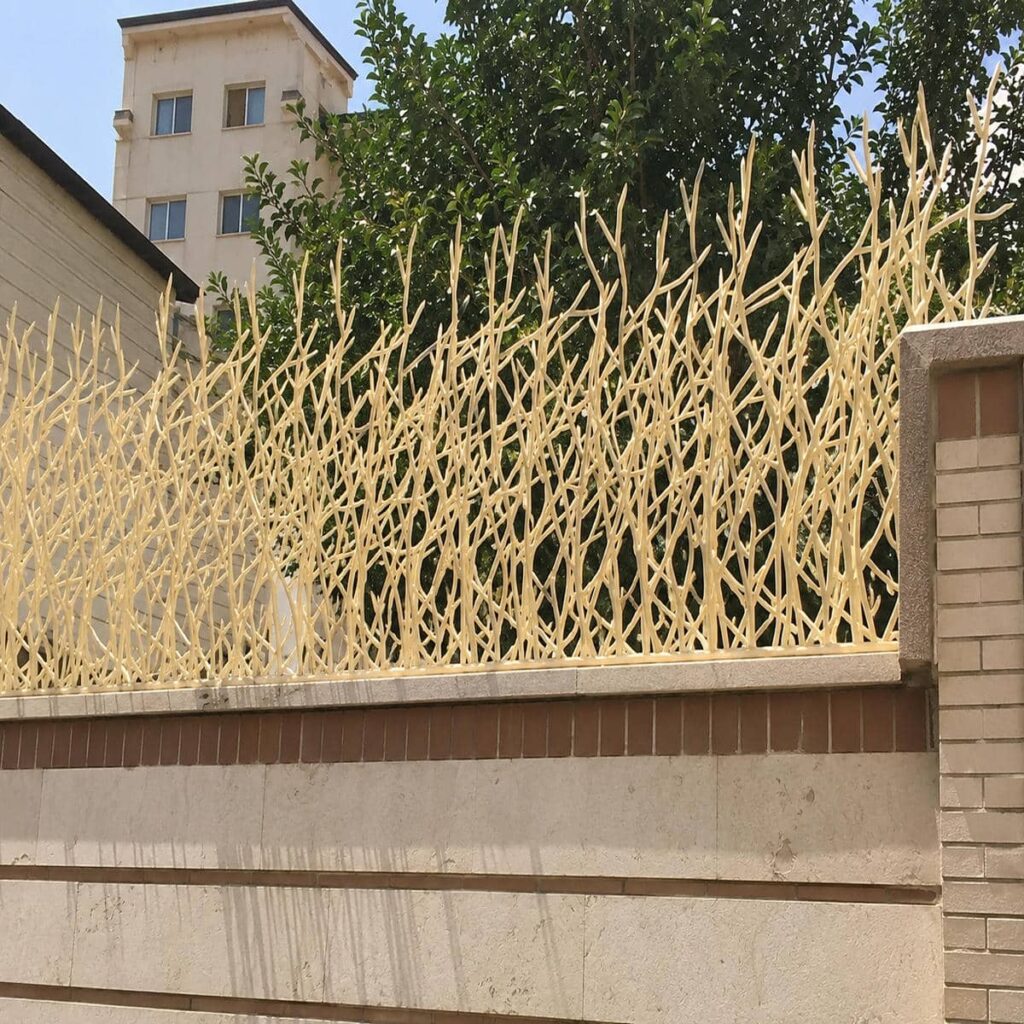 حفاظ دیوار فلزی روی دیوار طولانی رشت حفاظ دیوار فلزی روی دیوار طولانی رشت