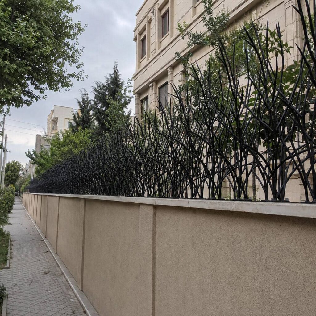 حفاظ دیوار مینیمال ورودی مجتمع استان خوزستان