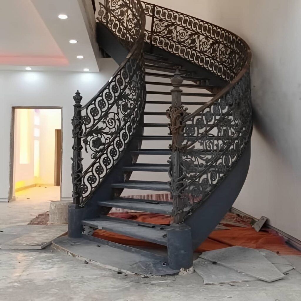 حفاظ راه پله فلزی اردبیل