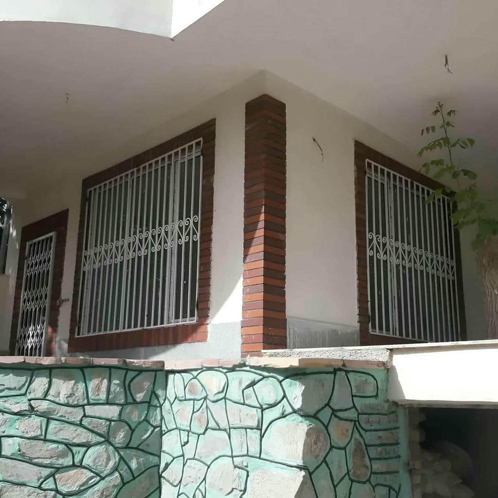 حفاظ پنجره اردبیل فلزی مشکی نمای ساختمان