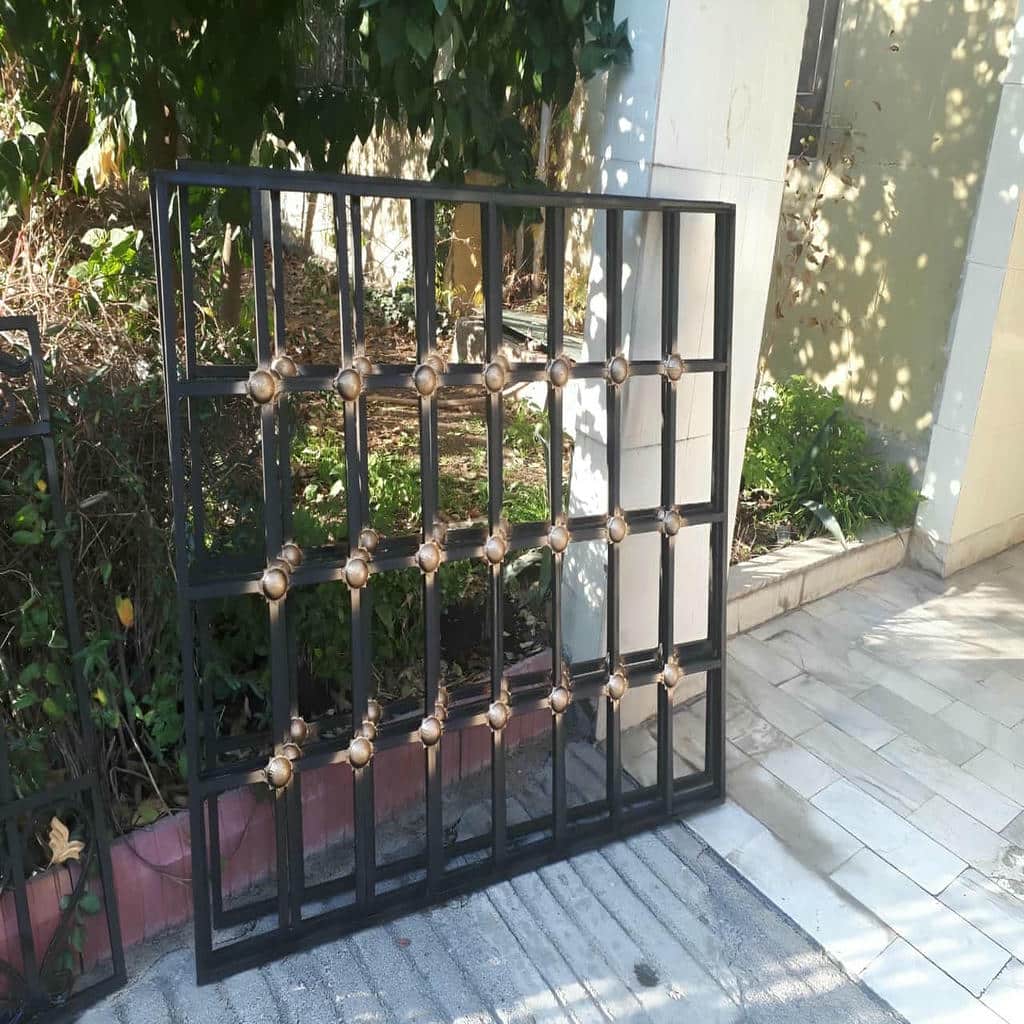 حفاظ پنجره یاسوج برای ساختمان مسکونی