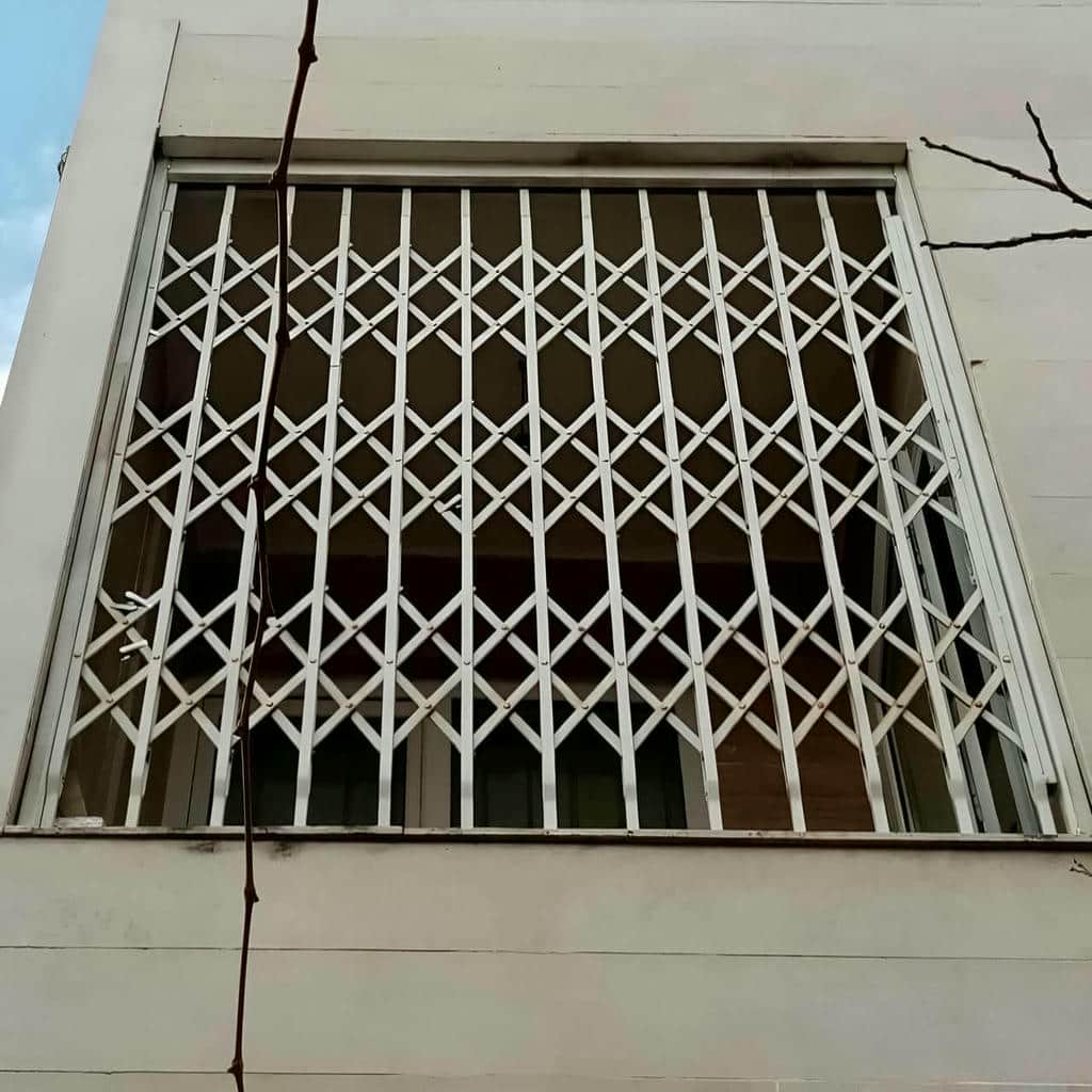 درب آکاردئونی زاهدان با پوشش رنگ کوره ای