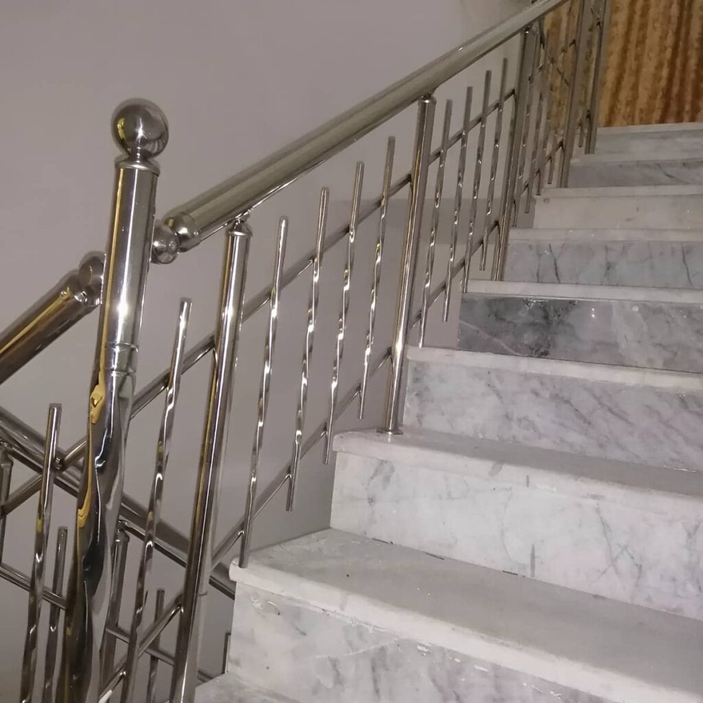 نرده استیل راه پله با پوشش براق