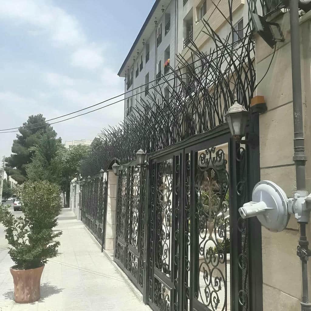 نرده حفاظ ساختمان با فرم شاخه ای