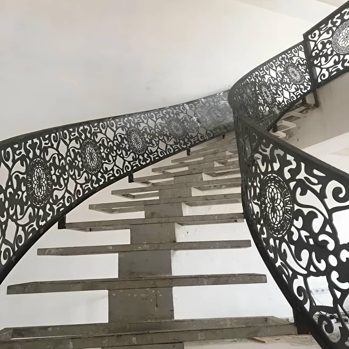 مرکز تخصصی عرضه نرده راه پله در قزوین و حومه