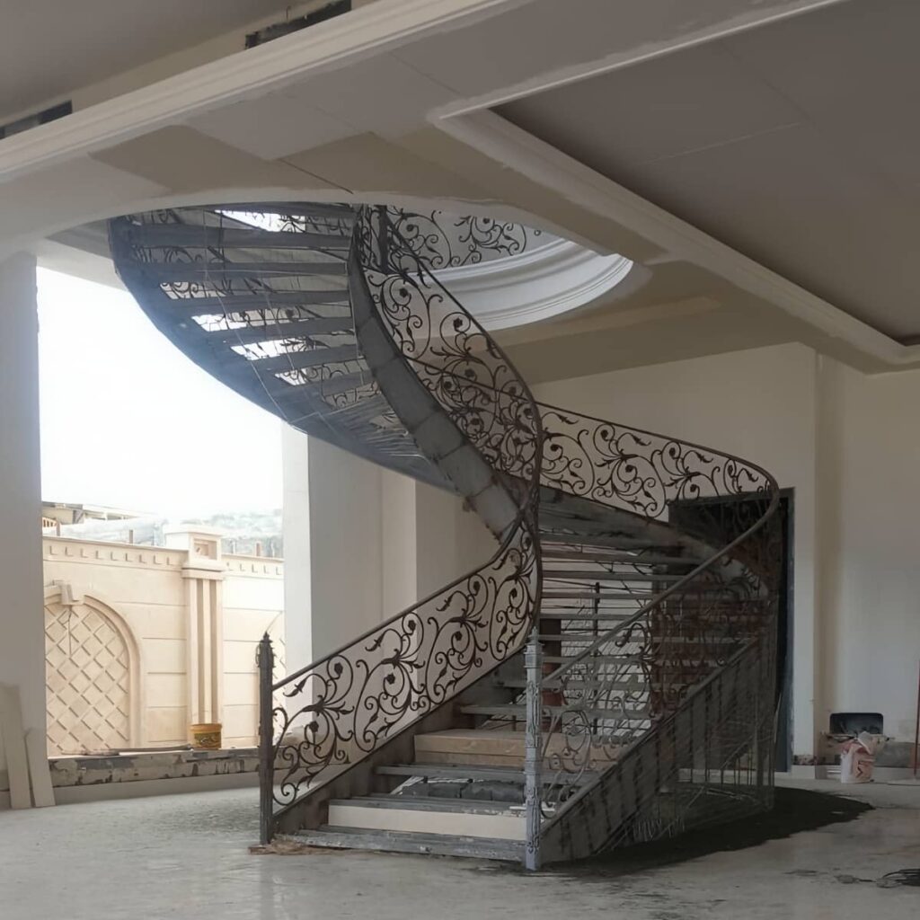 نرده راه پله سفارشی با طراحی کاربردی