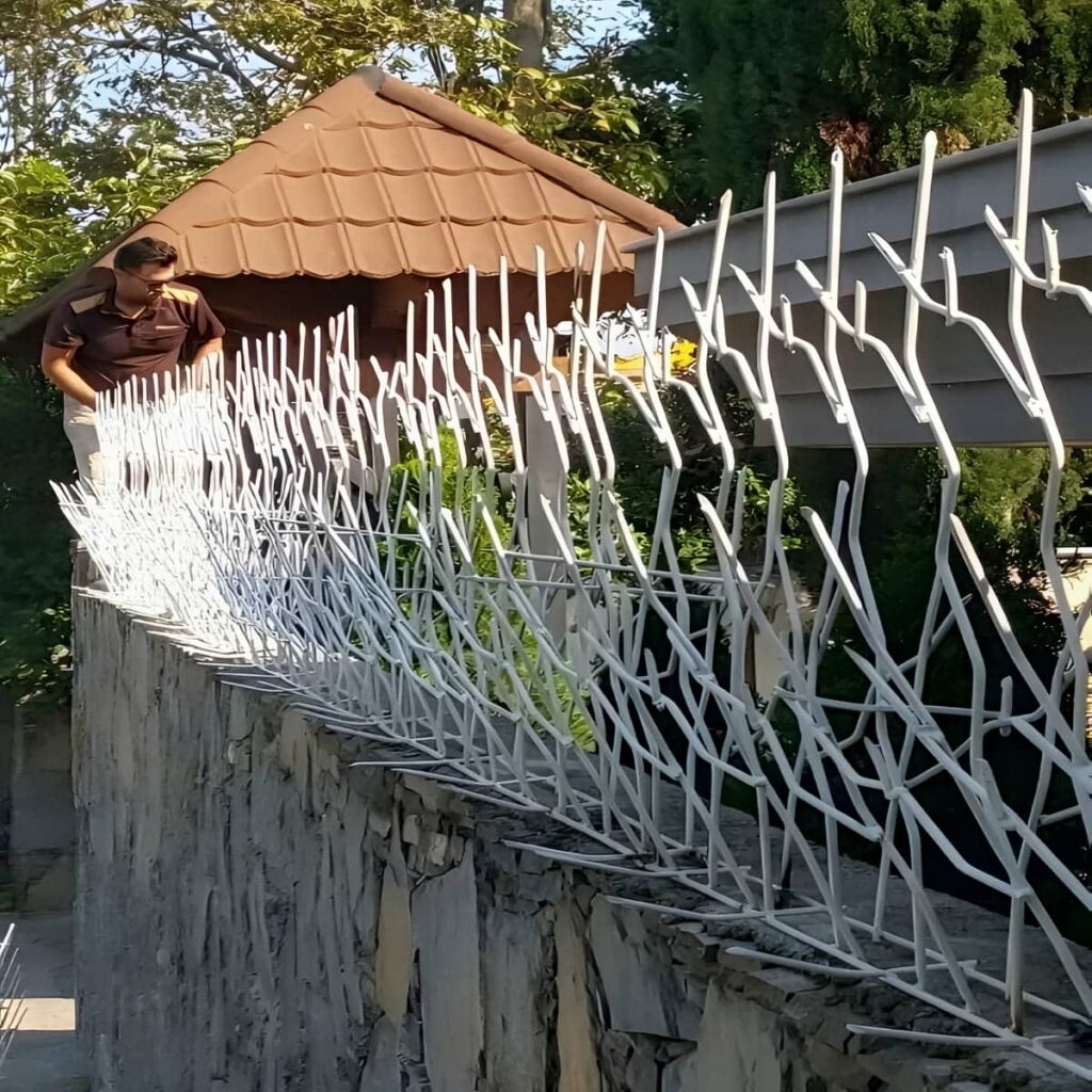 نرده روی دیوار مناسب فضای مرطوب