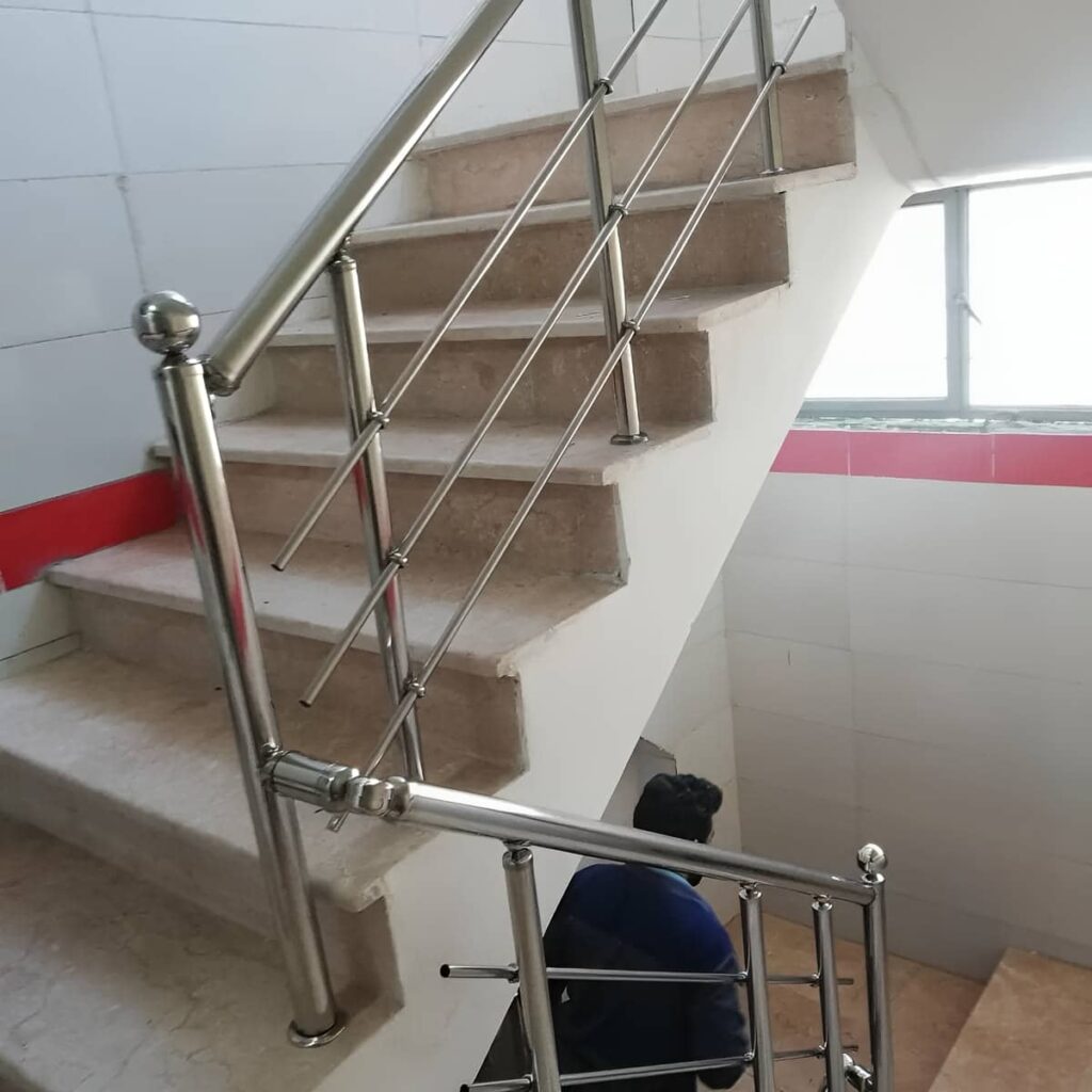 نرده پله استیل با طراحی داخلی