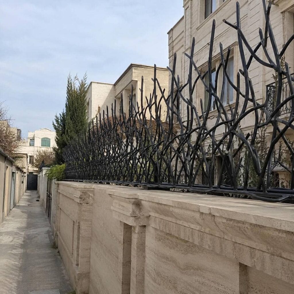 گارد فلزی دیوار با طراحی متراکم