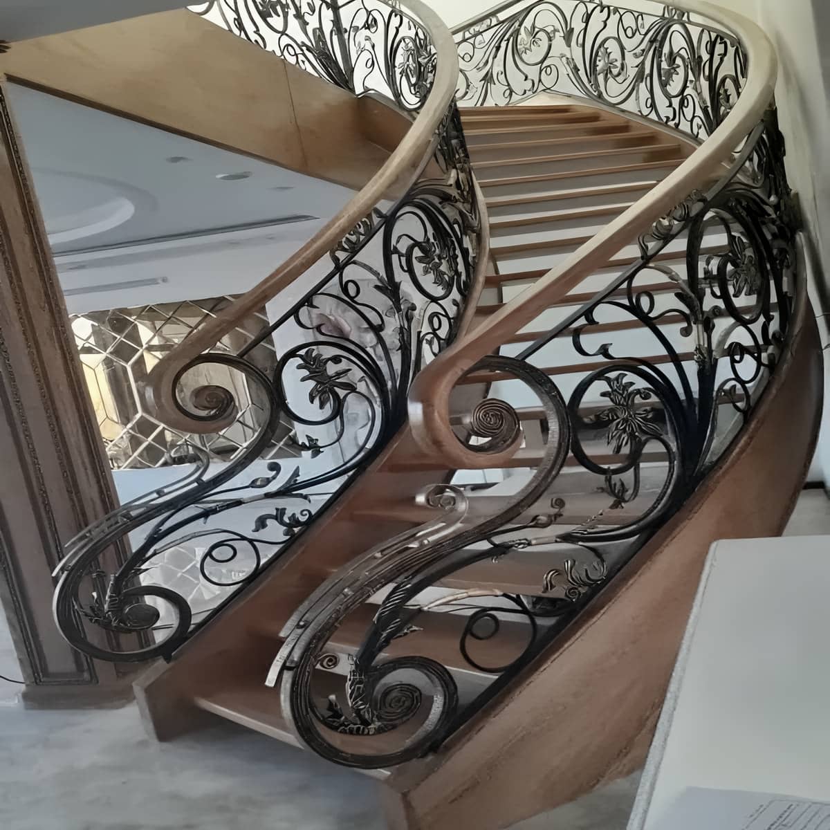 نرده راه پله فرفورژه در اهواز برای دوبلکس مرکز تخصصی عرضه نرده راه پله در اهواز و حومه